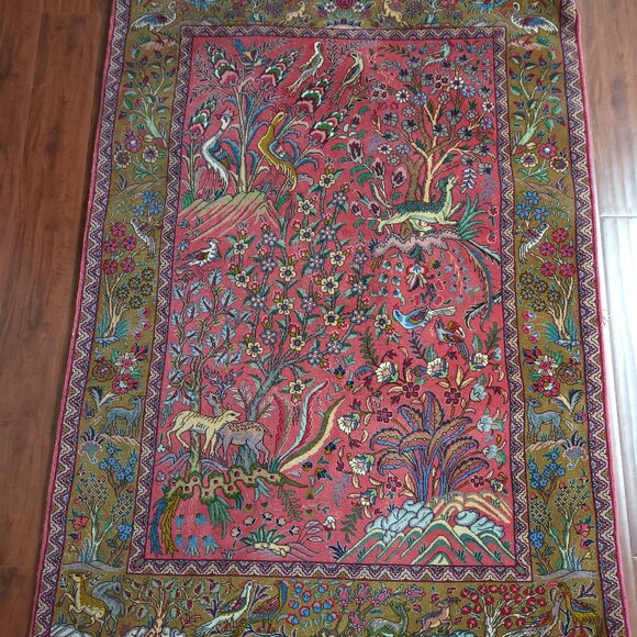 A semi-antique Ghom carpet in silk - Picture 1 of 9